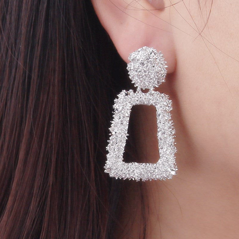 Aretes Metálicos Trapezoidales Exagerados para Mujeres