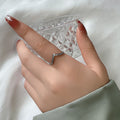 Anillo en Forma de V con Micro Strass