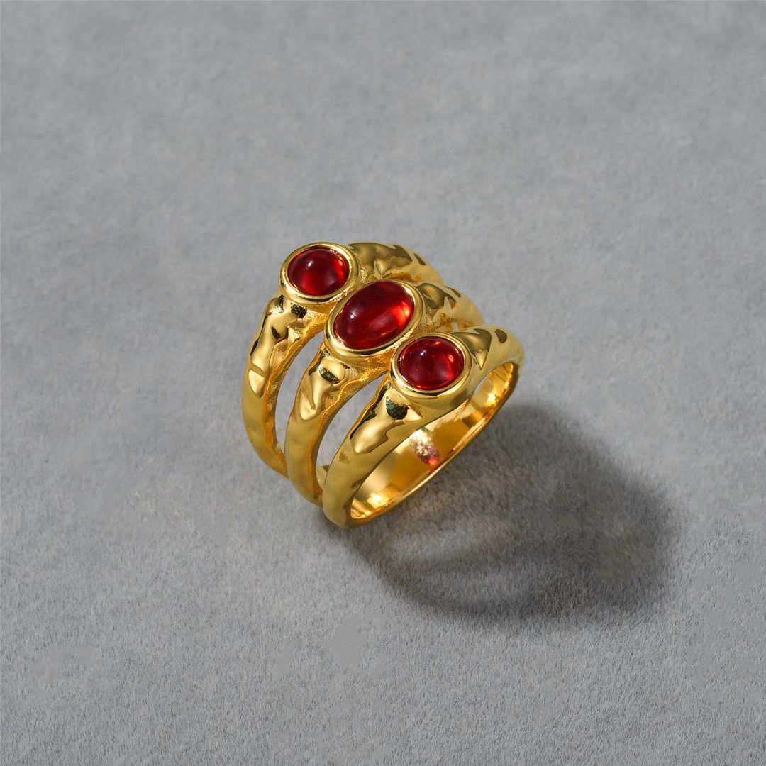 Anillo de Rubí Multicapa con Textura Irregular para Mujer