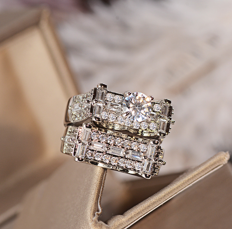 Anillo de Circonitas Ocho Corazones y Ocho Flechas