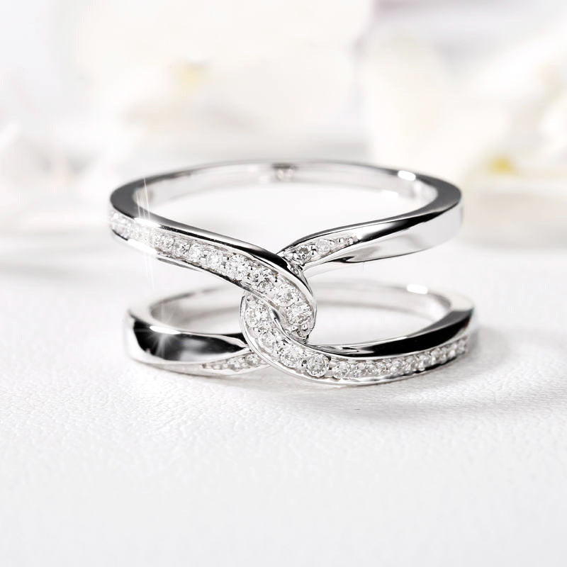 Anillo Simple Doble C con Hebilla Cruzada