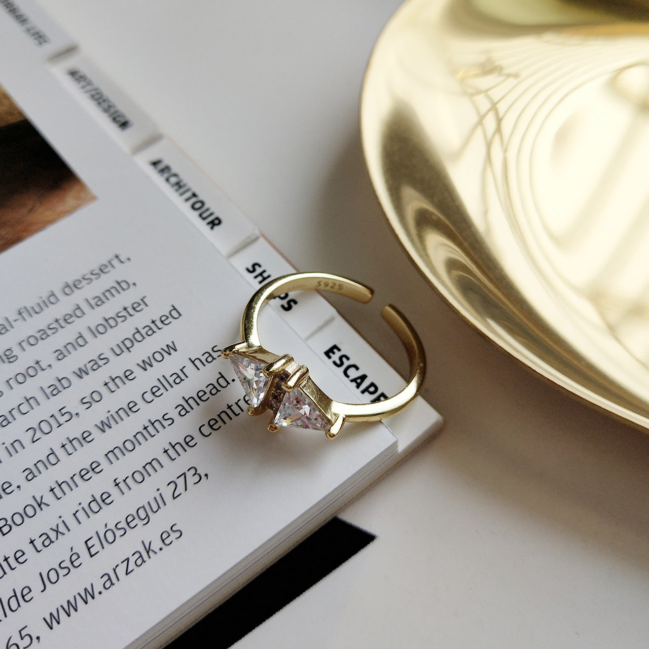 Anillo Triángulo J-962 en Plata de Ley 925