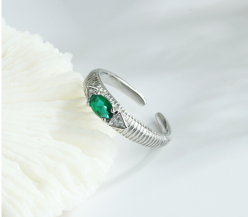 Anillo Vintage de Esmeralda en Plata de Ley
