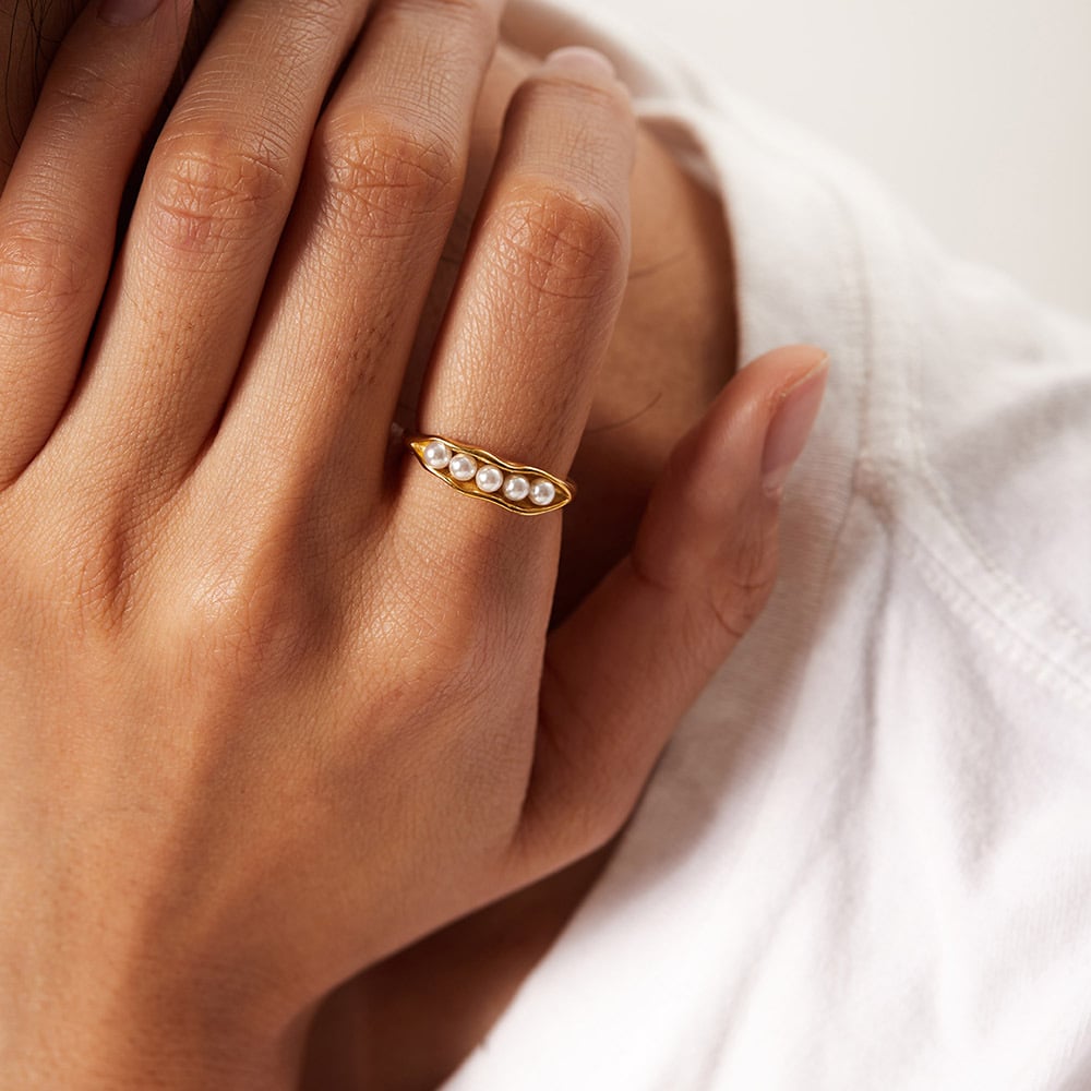 Anillo Ajustable de Acero Inoxidable Diseño Vaina de Guisante con Perla Blanca