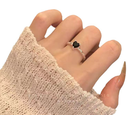 Anillo de Amor Retorcido de Plata de Ley S925 con Circonitas Negras