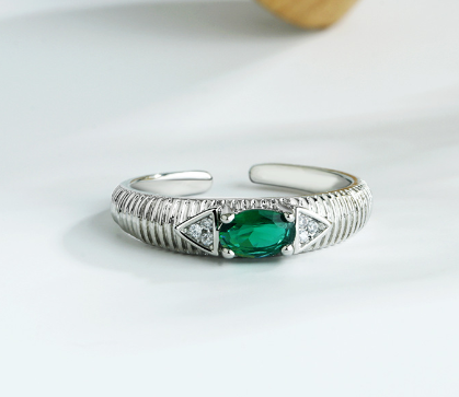 Anillo Vintage de Esmeralda en Plata de Ley