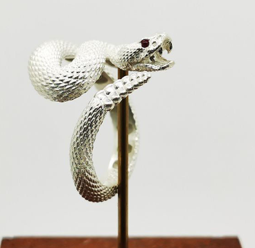 Anillo de Serpiente de Cascabel Chapado en Plata Esterlina 925