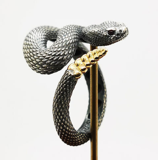 Anillo de Serpiente de Cascabel Chapado en Plata Esterlina 925