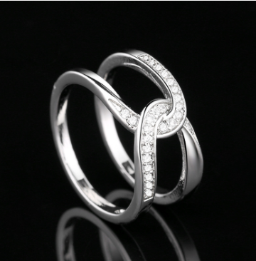 Anillo Simple Doble C con Hebilla Cruzada