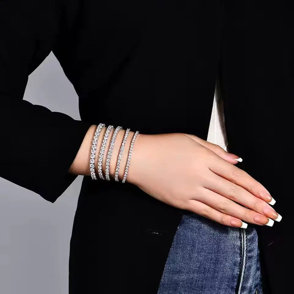 Pulsera Tennis de Moissanita D VVS1 con Diamantes Simulados, Certificado GRA, Plata de Ley 925 Chapada en Oro de 18K, Joyería Elegante y Exclusiva.