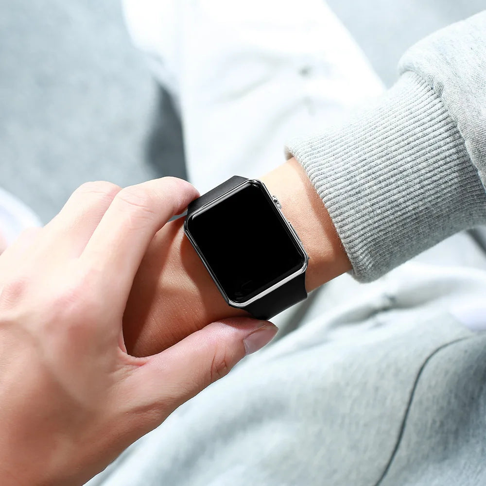 Reloj Digital LED — Diseño Deportivo y Moderno