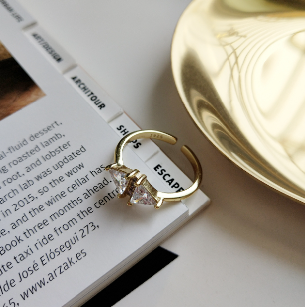 Anillo Triángulo J-962 en Plata de Ley 925