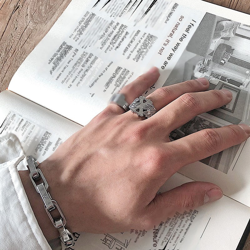 Anillo Pequeño de Acero de Titanio a la Moda