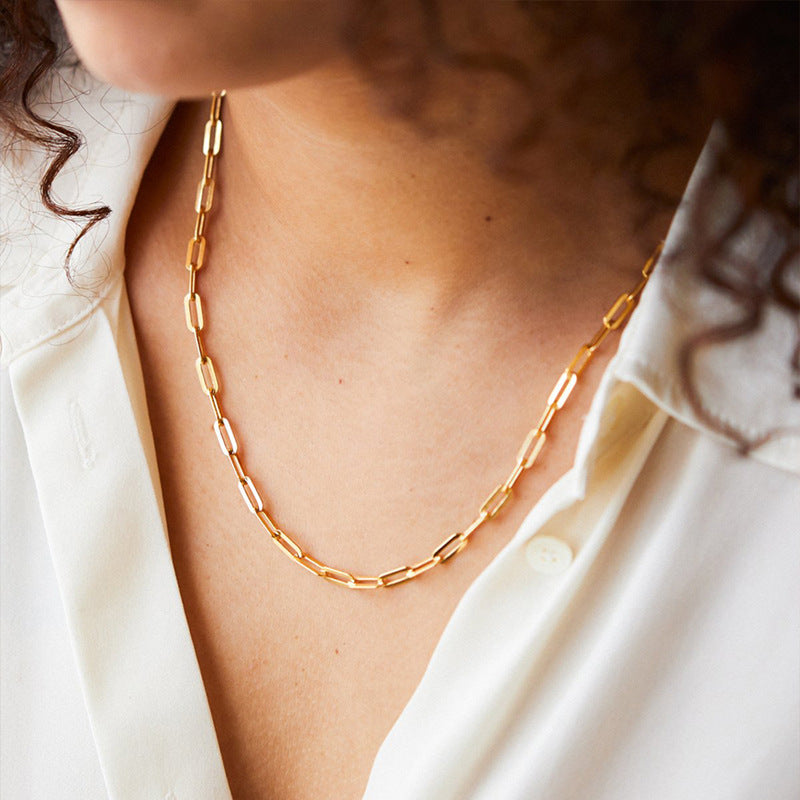 Collar Minimalista de Cruz en Acero Inoxidable Chapado en Oro