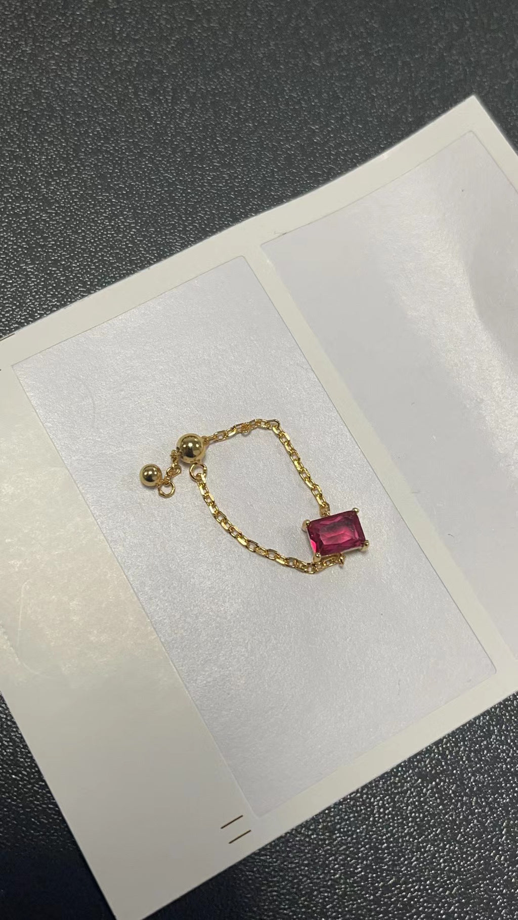 Diseño Creativo de Anillo Ajustable con Cadena para Dedo (MOQ 20)