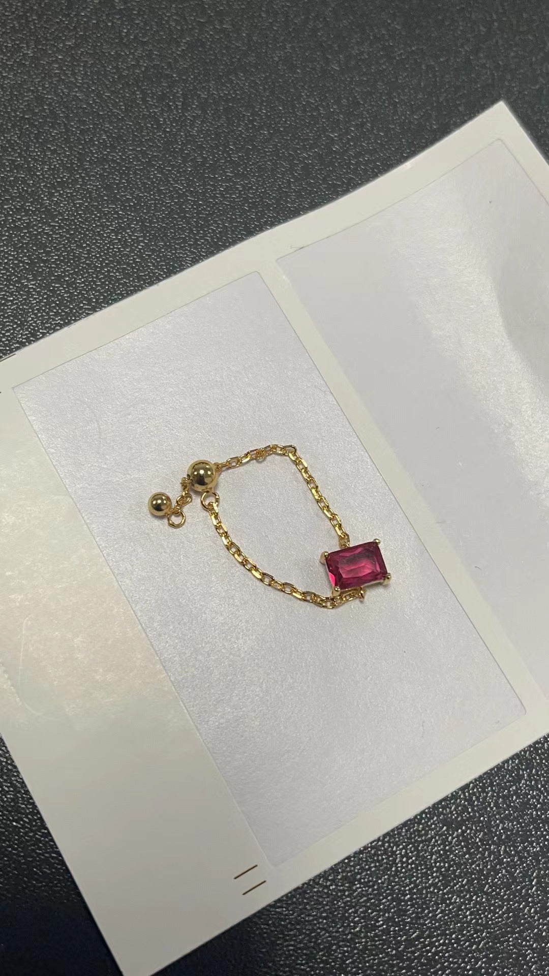 Diseño Creativo de Anillo Ajustable con Cadena para Dedo (MOQ 20)
