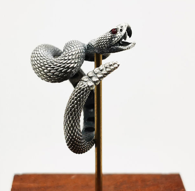 Anillo de Serpiente de Cascabel Chapado en Plata Esterlina 925