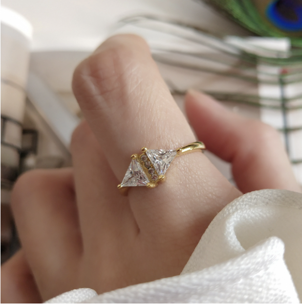 Anillo Triángulo J-962 en Plata de Ley 925