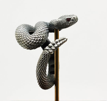 Anillo de Serpiente de Cascabel Chapado en Plata Esterlina 925