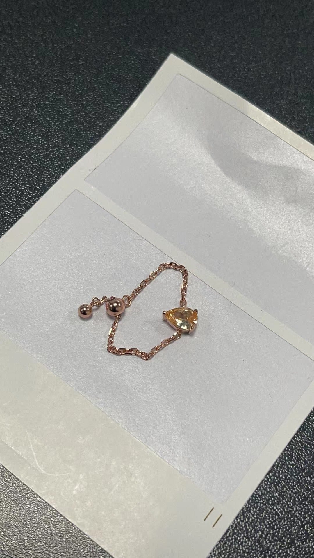 Diseño Creativo de Anillo Ajustable con Cadena para Dedo (MOQ 20)