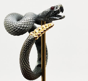 Anillo de Serpiente de Cascabel Chapado en Plata Esterlina 925